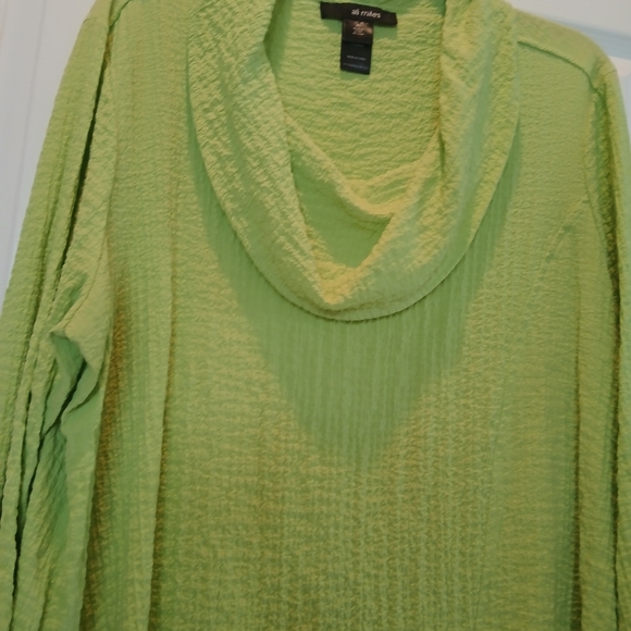 Fashionable Ali Miles lagenlook cowl neck top, light weight - Picture 5 of 6